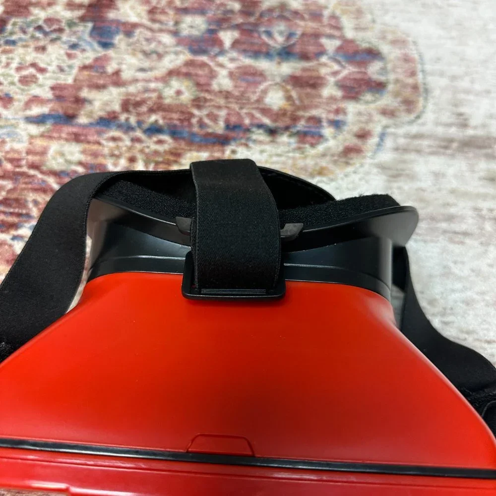 New Balance Virtual Reality Headset In Great Condition!!